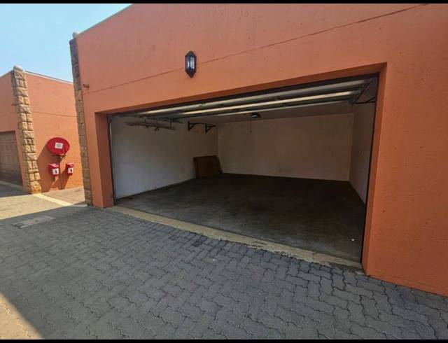 3 BEDROOM TOWNHOUSE FOR SALE IN GLEN MARAIS